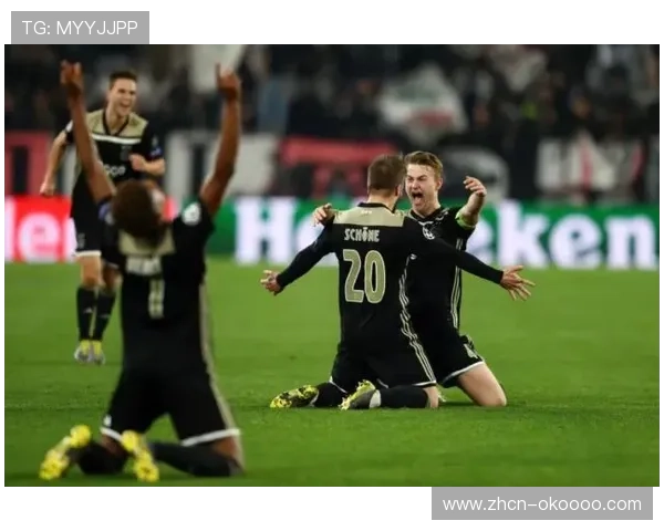 阿贾克斯4-2客胜卡拉巴赫，荷甲豪门终获赛季欧冠首胜